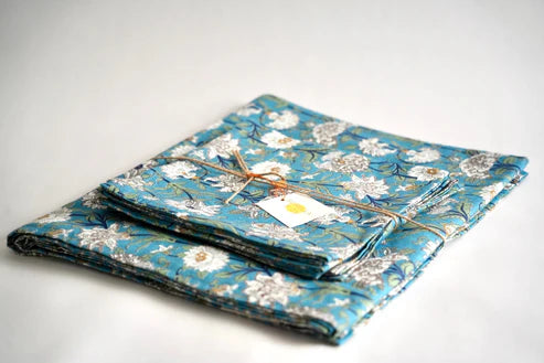 Sorella Sol Blue Floral Tablecloth & Napkin (6) Set 60" x 9"